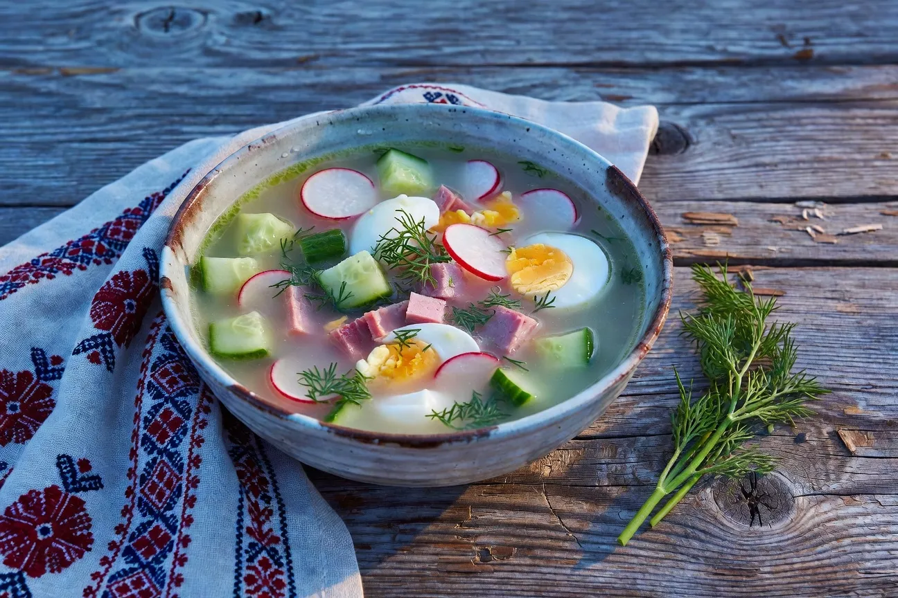 Okrochka : la soupe froide russe au kvass ou au kéfir — recette et histoire